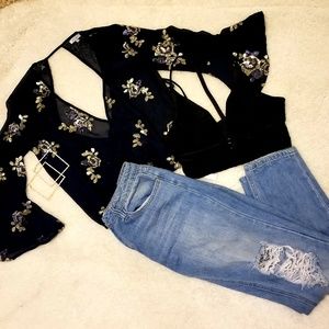 Embroidered low-cut shirt